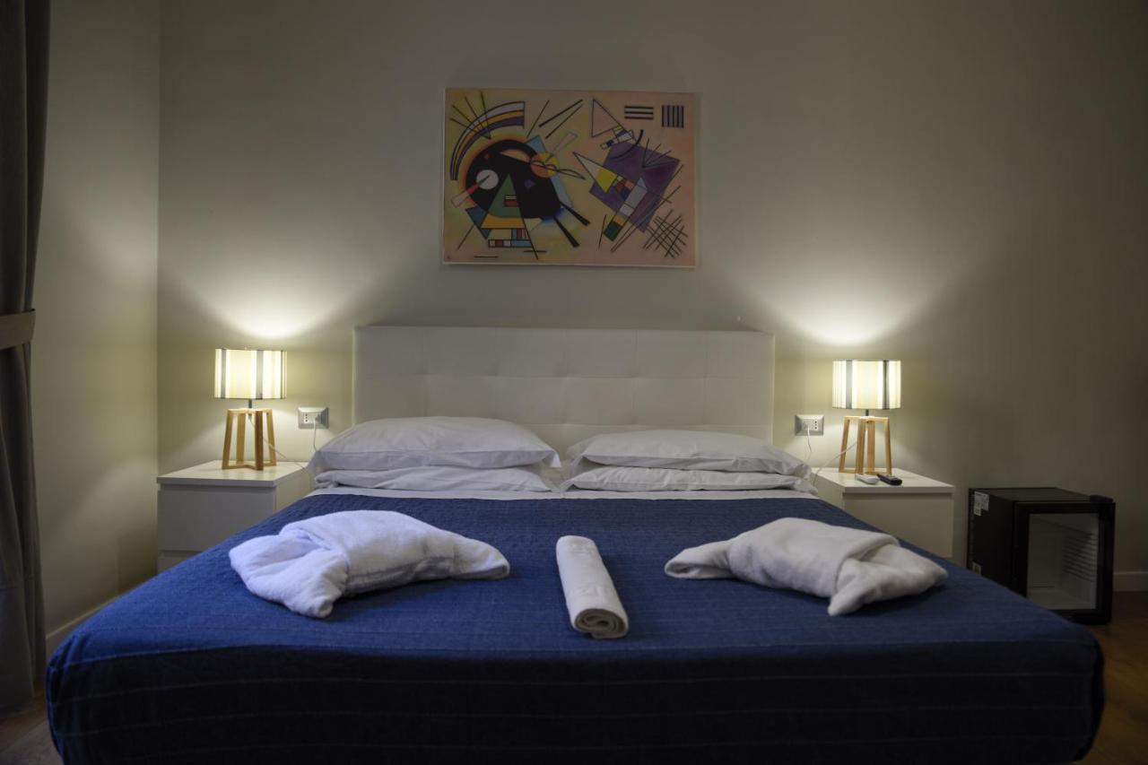 Hotel The Castle Inside Roma Esterno foto