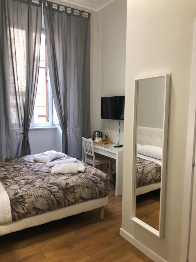 Hotel The Castle Inside Roma Esterno foto