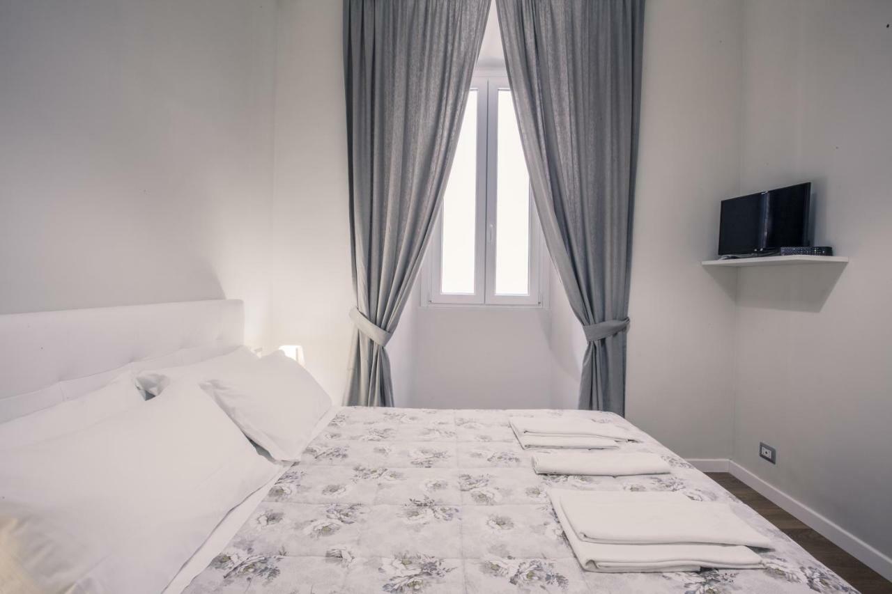 Hotel The Castle Inside Roma Esterno foto